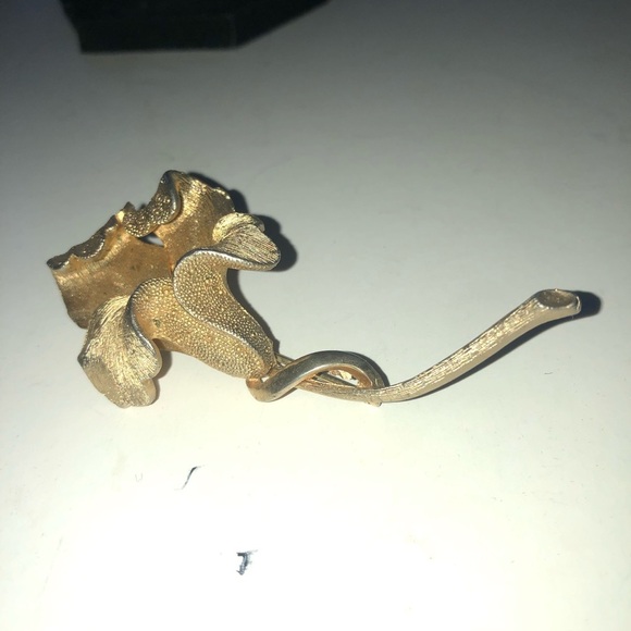 Vintage Gold Flower Brooch - Picture 1 of 6